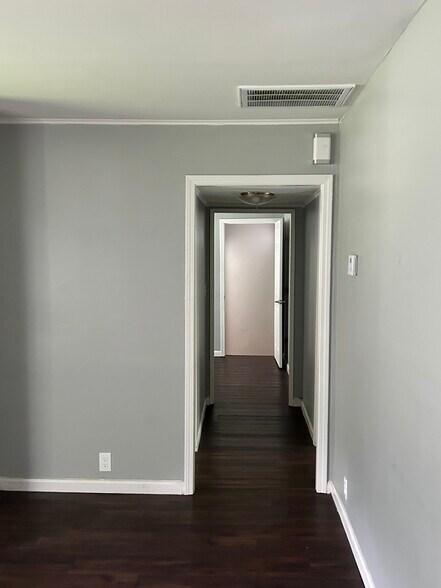 Building Photo - 1255 Elizabeth Ave SW