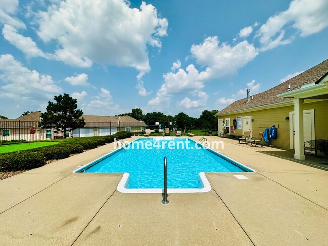 Building Photo - Maintenance FREE, Ranch Style Townhome w/ ...
