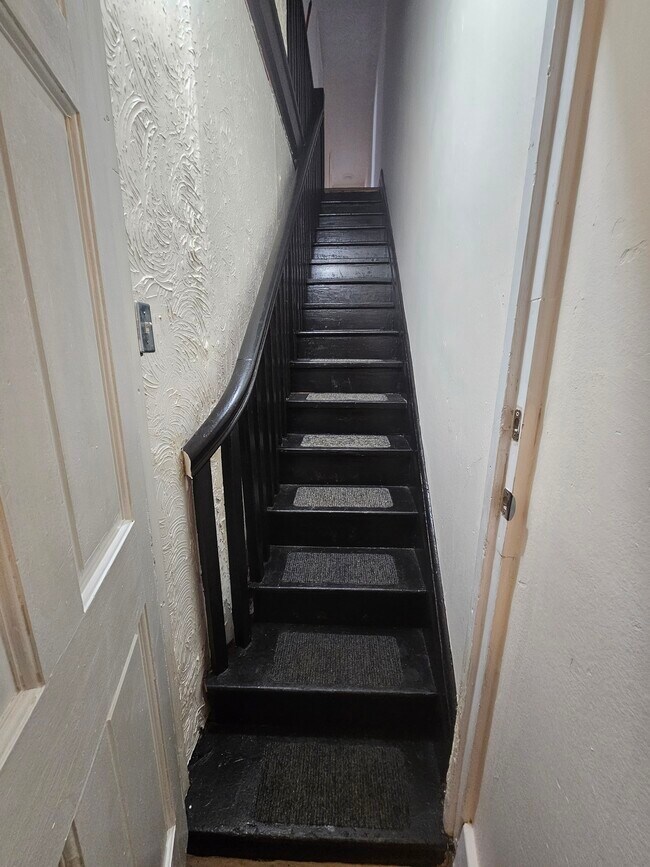 Building Photo - 132 W Douglass St