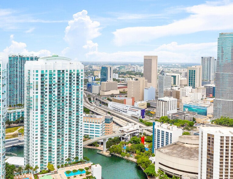 Building Photo - 485 Brickell Ave