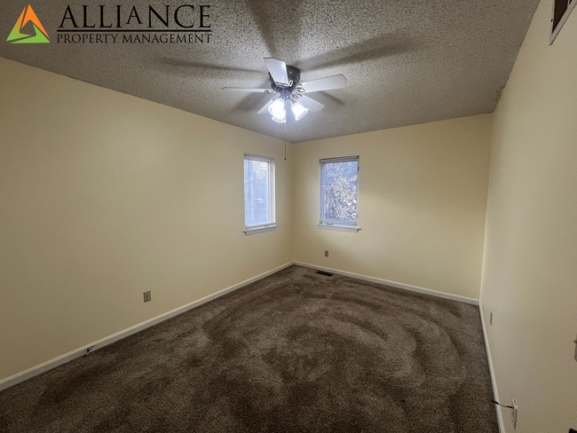 Building Photo - Spacious Rooms & Close to Downtown