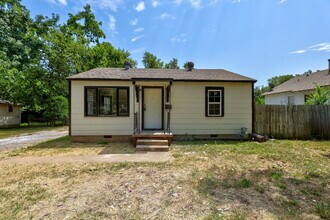 Building Photo - Remodeled 2/1