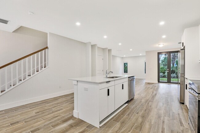 Building Photo - 395 Bella Sol Way