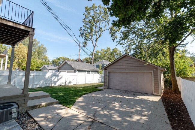 Building Photo - 3334 Cummings Ave