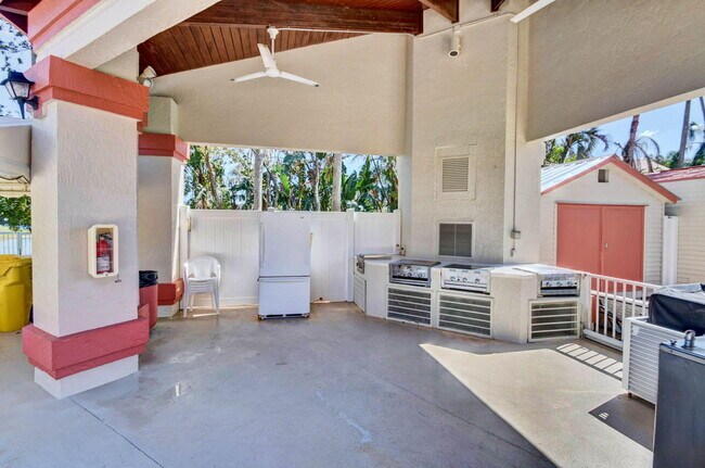 Building Photo - 7585 Lexington Club Blvd