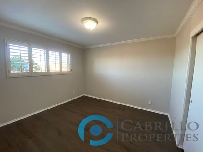 Building Photo - 3076 Governor Dr