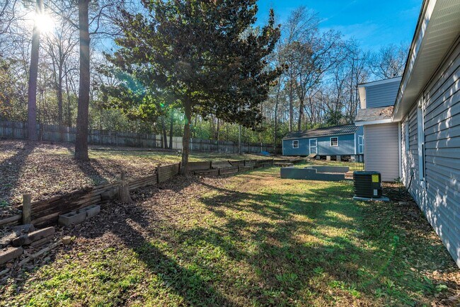 Building Photo - Fully Updated 3BR/2BA in Martinez – Vaulted Ceilings, Stone Fireplace & Fenced Yard!