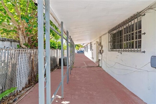 Building Photo - 361 E 39th St