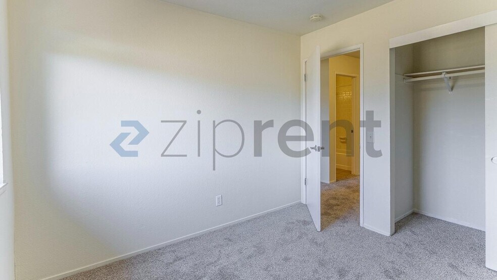 Building Photo - Unit