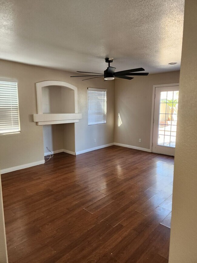 Building Photo - 4 Bedroom, 3 bath, RV parking Separate yard home