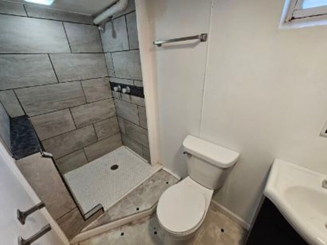 Building Photo - 3 Bedroom, 2 Bath House With All the Charm and Space You Need!