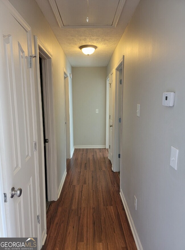 Building Photo - 403 Foot Log Ln