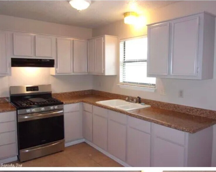 Building Photo - 1722 W 44th St