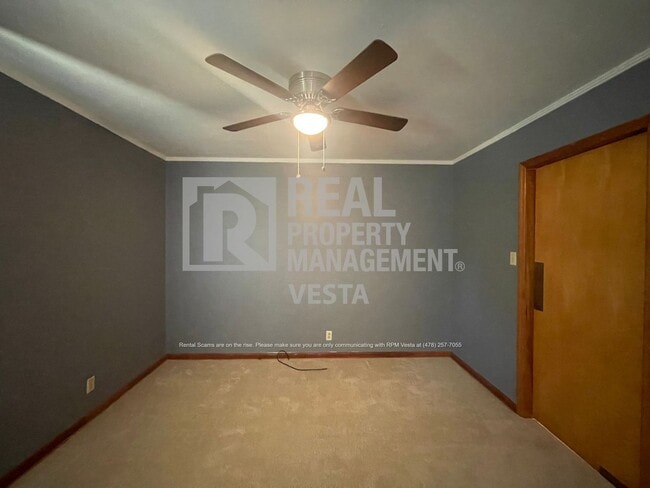 Building Photo - 2562 Bedford Pl