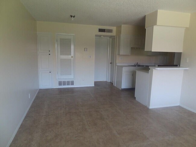 Building Photo - 3905 Flory Ave