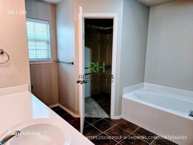 Building Photo - 9804 Ironton Ave