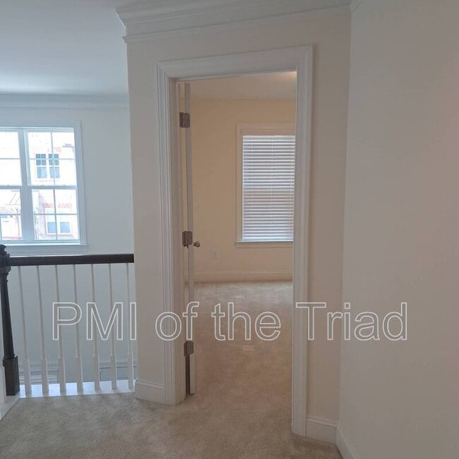 Building Photo - 811 Silver Leaf Dr