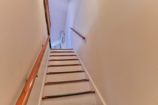 Building Photo - Charming 3 Bedroom on Verbeke St