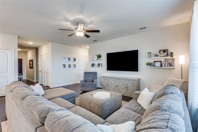 Building Photo - 811 Maverick St