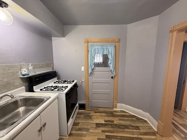 Building Photo - 426 1st St NW