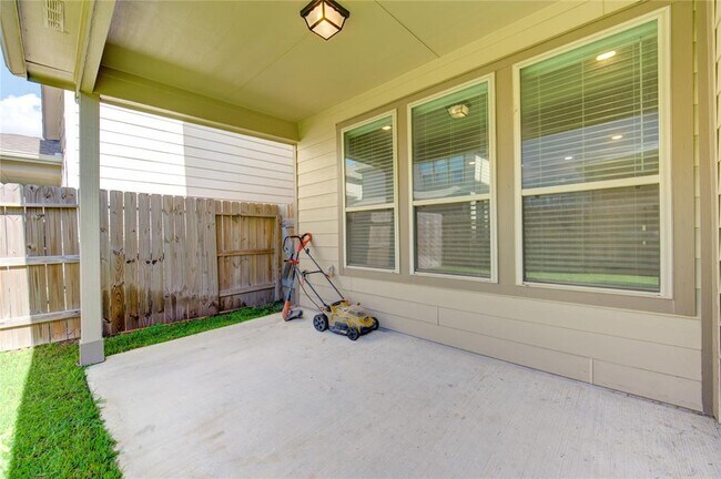 Building Photo - 4005 Starbright St