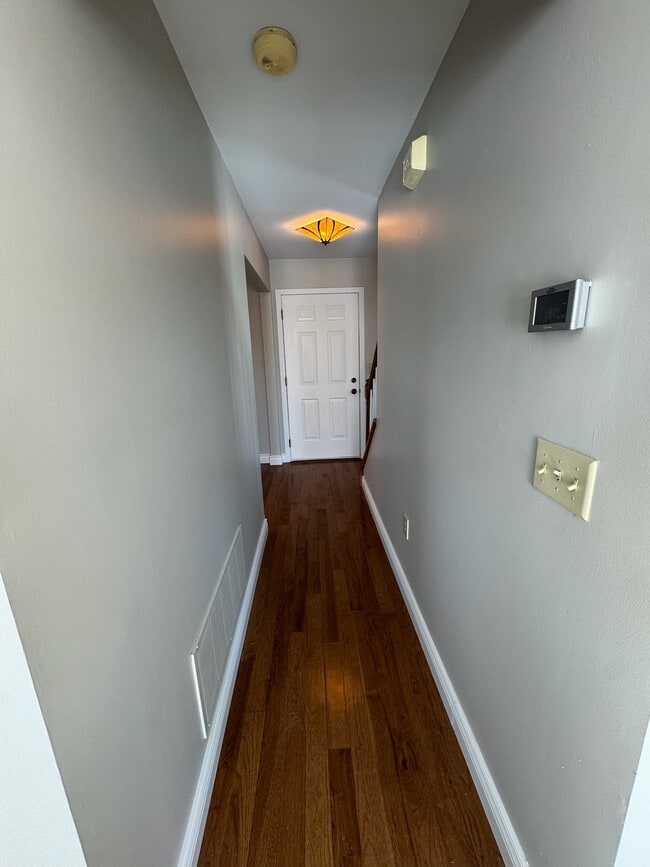 Building Photo - 8811 Woodridge Dr