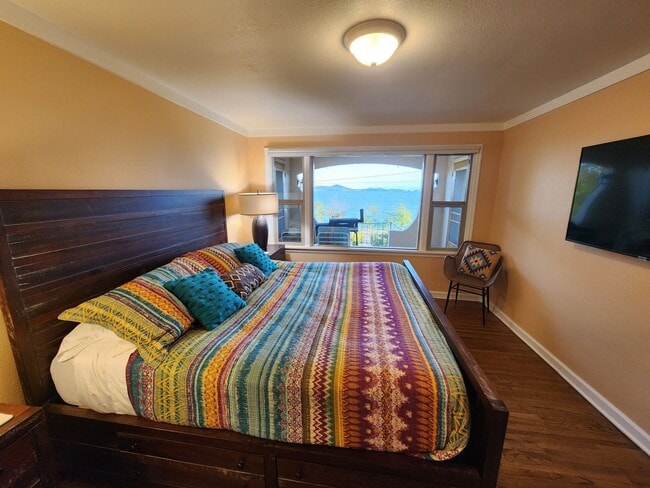 Building Photo - Furnished 1 BDRM/ 1 BA Lakeview Duplex in Polson, MT.