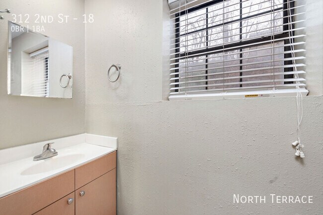 Building Photo - Cozy & Charming Studio Apartment in the He...