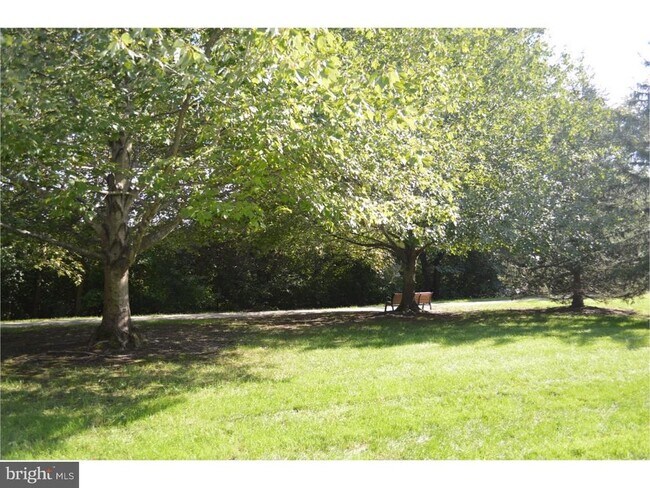 Building Photo - 909 Ravens Crest Dr