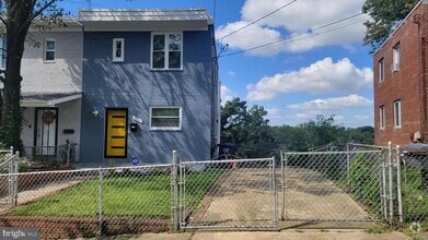 Building Photo - 531 Hilltop Terrace SE