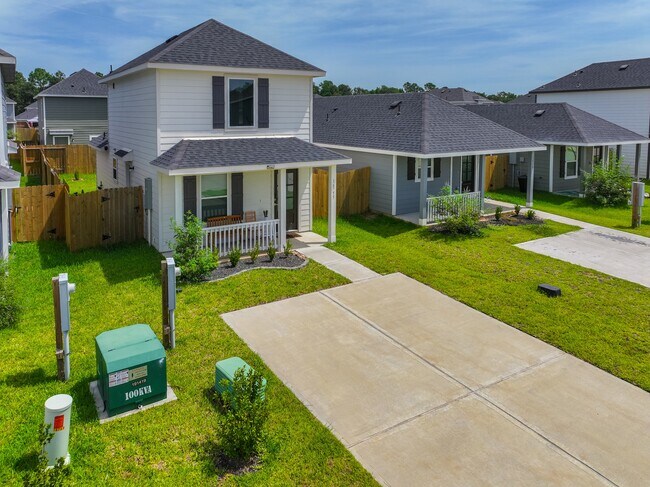 Building Photo - 16755 N Marie Vlg Dr