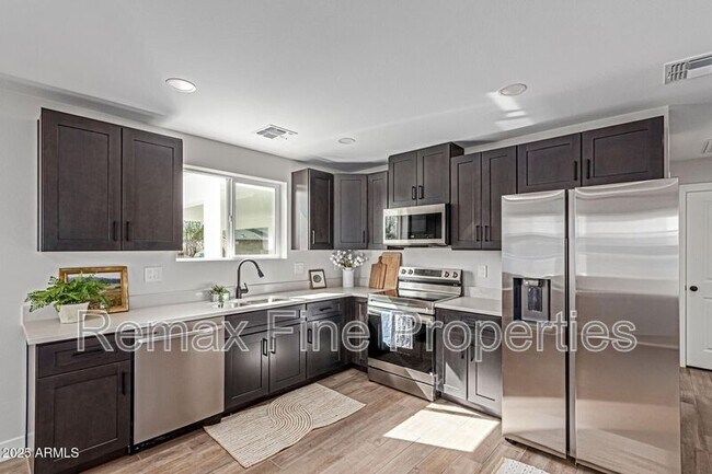 Building Photo - 6421 S 23rd St