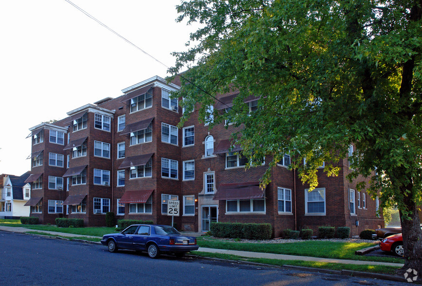 Linn Terrace Apartments - Linn St Commons