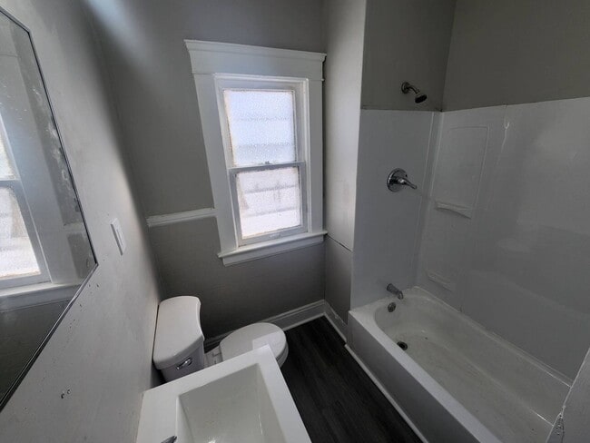Building Photo - 12514 Locke Ave