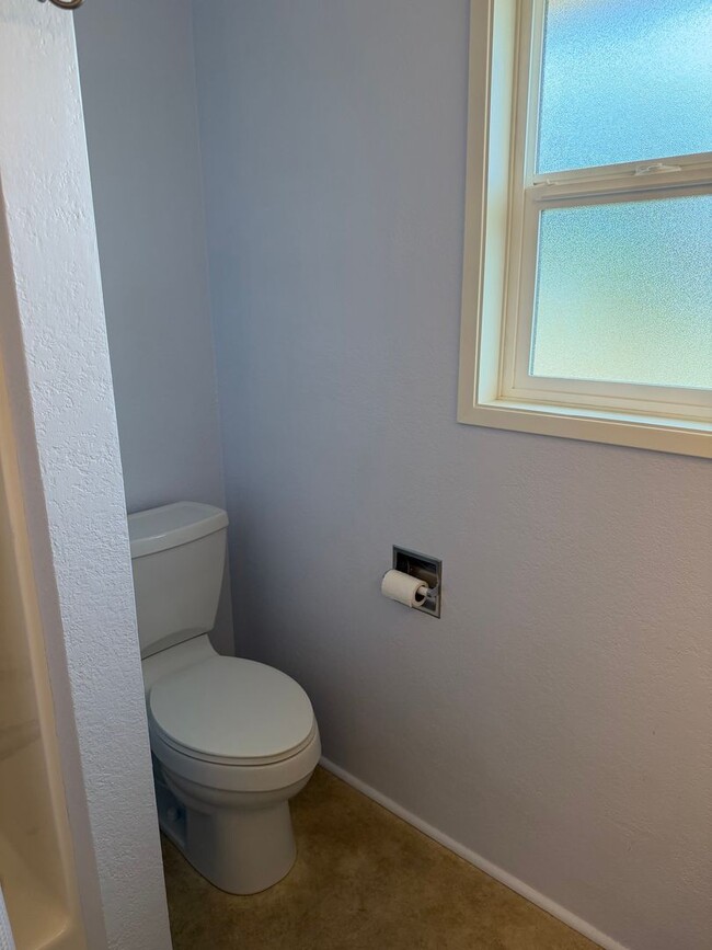 Building Photo - Updated two-bedroom one bathroom duplex in Thurston!