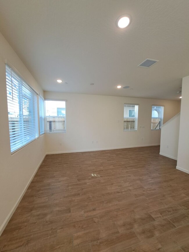 Building Photo - Modern 3-Bedroom Home in the Exclusive Elev8ions Neighborhood of Clovis!