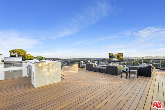 Building Photo - 1033 Somera Rd