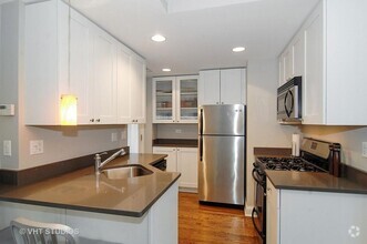 Building Photo - 1 bedroom in Chicago IL 60640