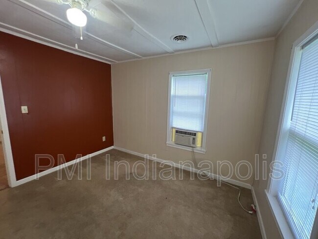 Building Photo - 629 N Willow St