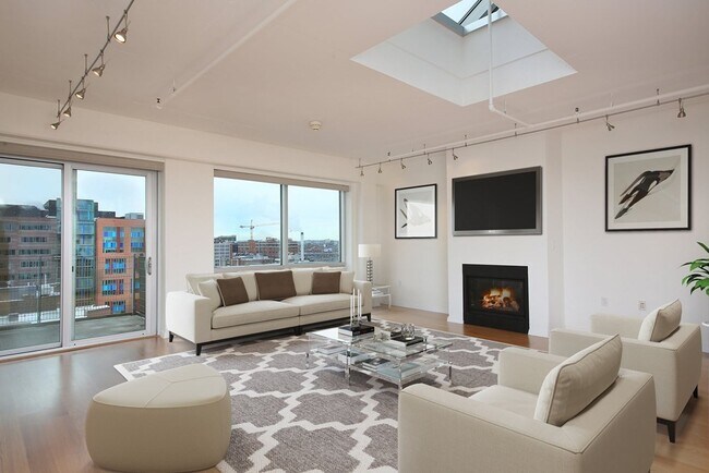 Primary Photo - 25 Channel Center St