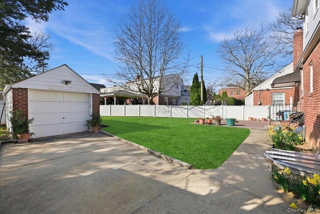 Building Photo - 18 Durham Rd