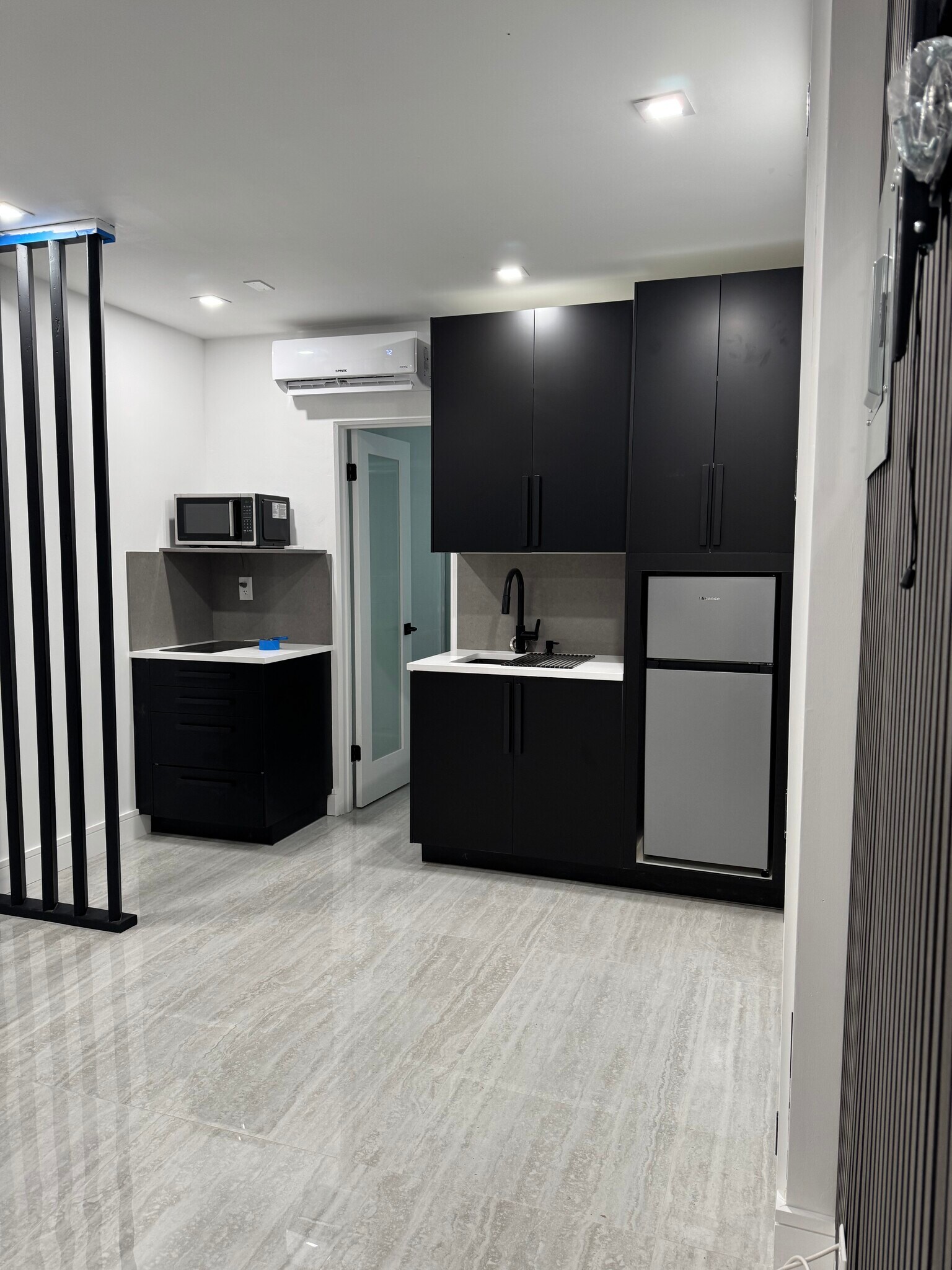 Building Photo - 125 NE 30th Ct