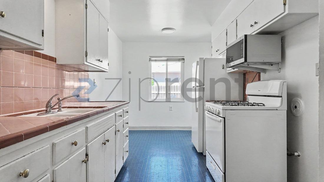 Building Photo - Unit