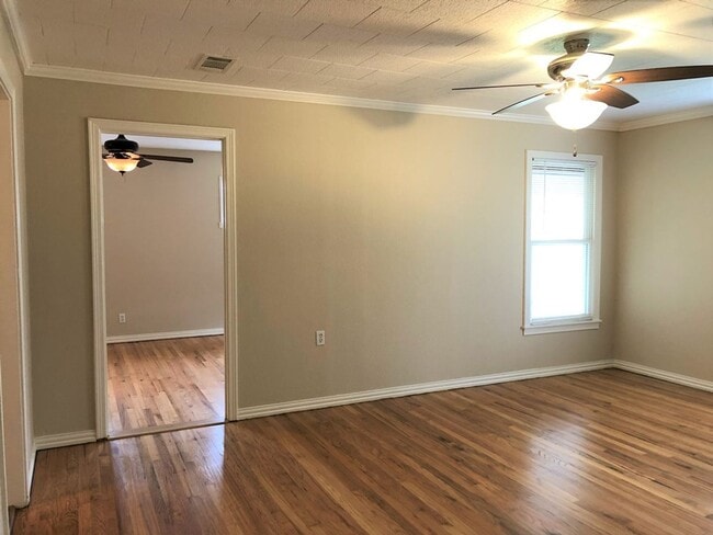 Building Photo - 1905 W Twohig Ave