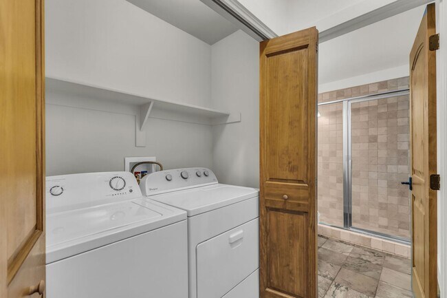 Building Photo - Quarry Village Townhome