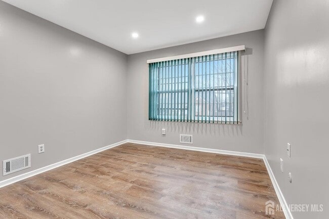 Building Photo - 118 Arlington Ave