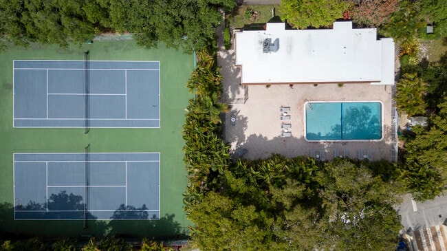 Building Photo - 720 E Coco Plum Cir