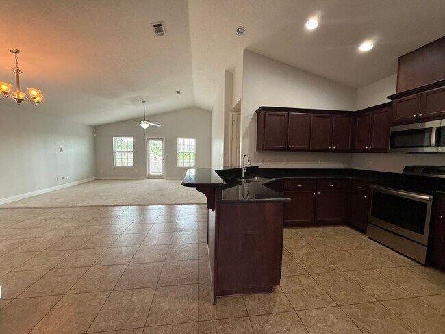 Building Photo - Pensacola - Weatherstone - 4 bedroom, 2 bathroom - w/ lawn care included