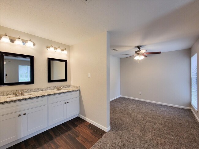 Building Photo - 5107 Prairie Creek Dr