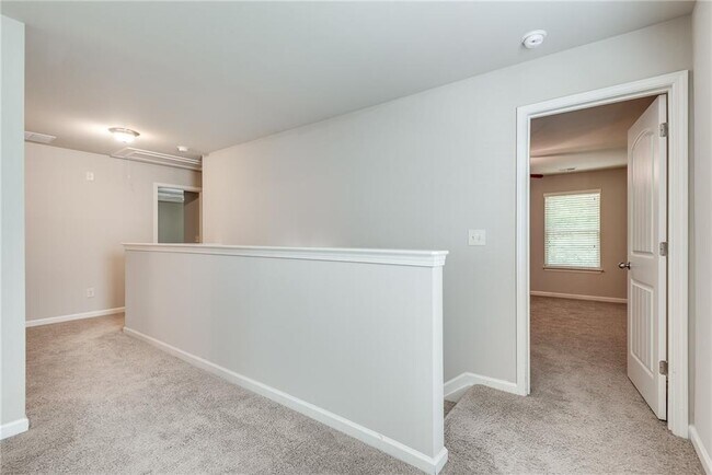 Building Photo - 933 Whitfield Oak Way NE